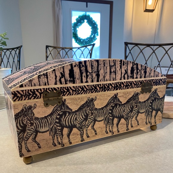 Wooden box (zebra) - Picture 4 of 5